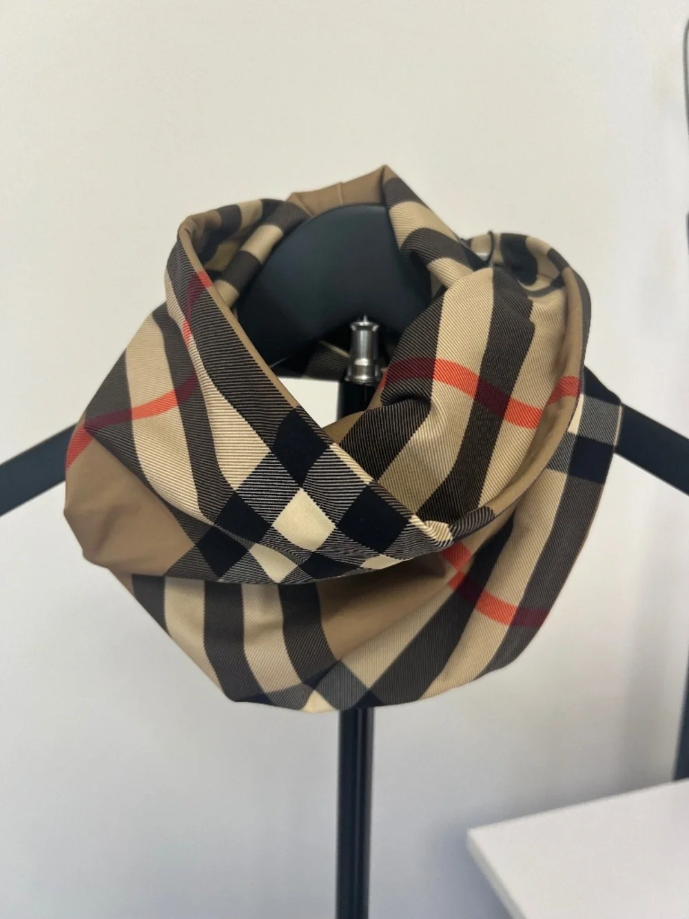 NWT Burberry Neck sleeve